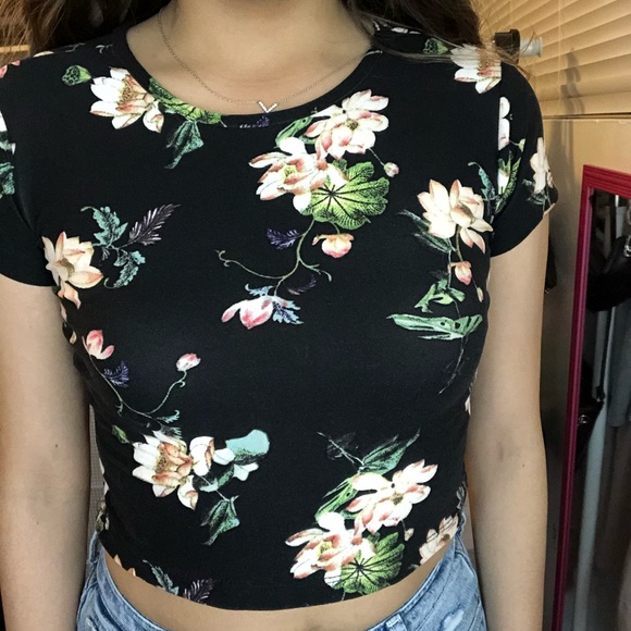 Tops - Black floral cropped tee